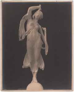 [unidentified woman statue]